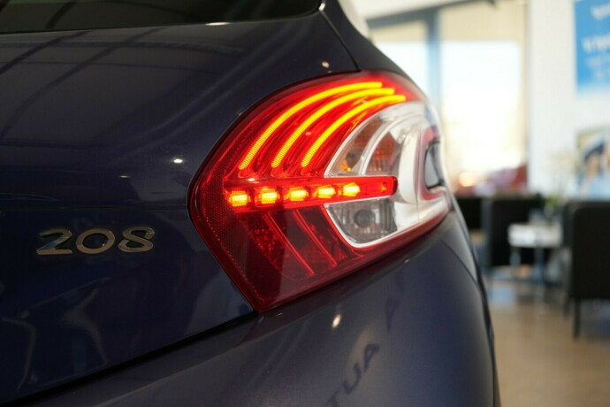 peugeot-208-diesel-2012-big-9