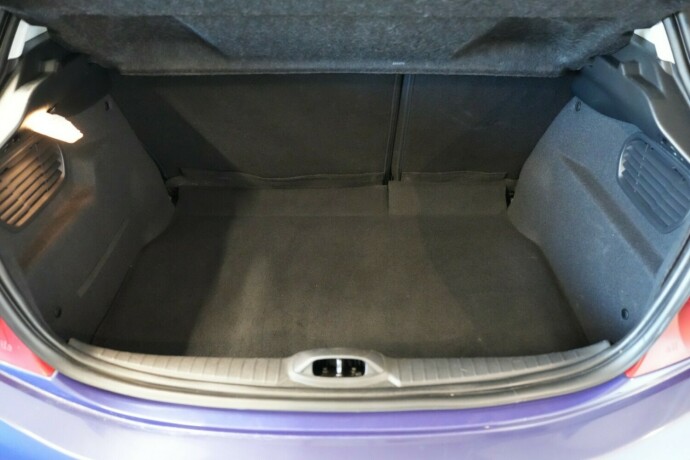 peugeot-208-diesel-2012-big-17
