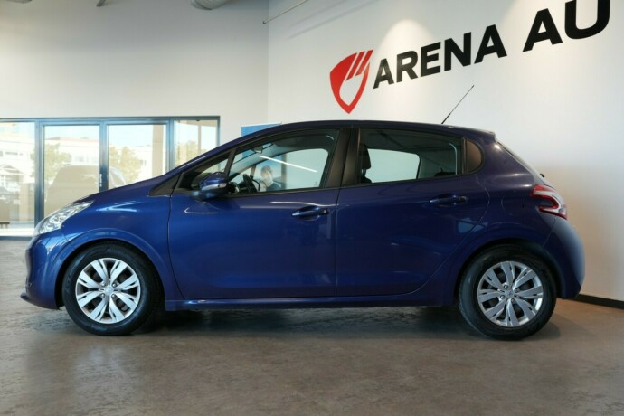 peugeot-208-diesel-2012-big-1
