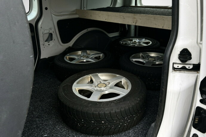 volkswagen-caddy-diesel-2013-big-12