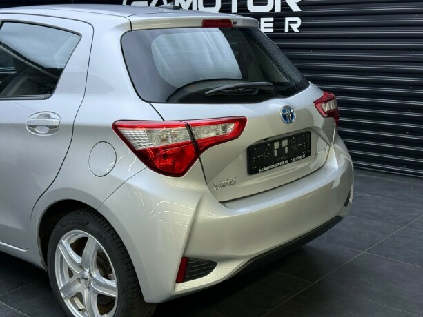 toyota-yaris-elektrisitetbensin-2019-big-6