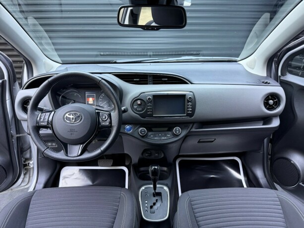 toyota-yaris-elektrisitetbensin-2019-big-9