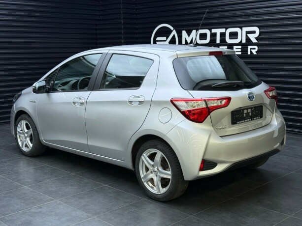 toyota-yaris-elektrisitetbensin-2019-big-1