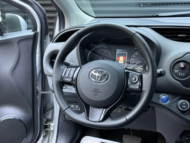 toyota-yaris-elektrisitetbensin-2019-big-12