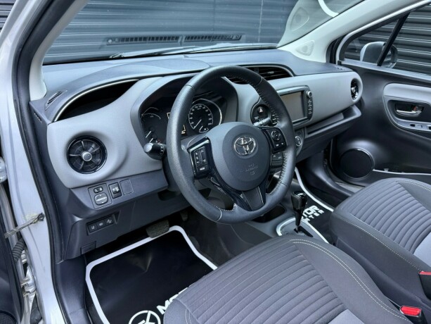 toyota-yaris-elektrisitetbensin-2019-big-10