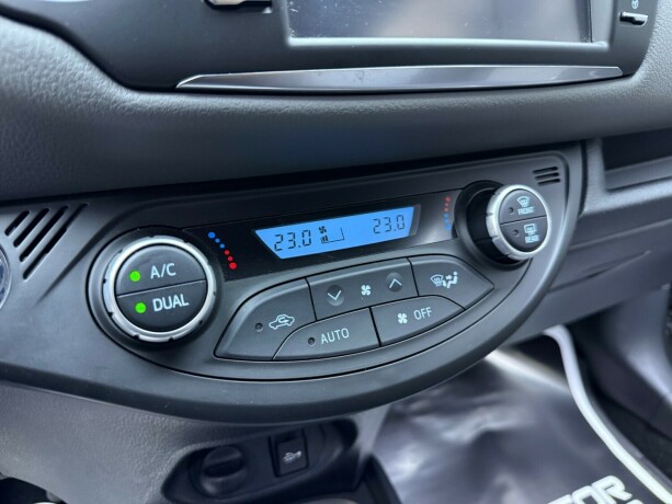 toyota-yaris-elektrisitetbensin-2019-big-22
