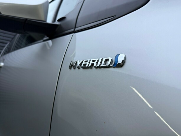 toyota-yaris-elektrisitetbensin-2019-big-5