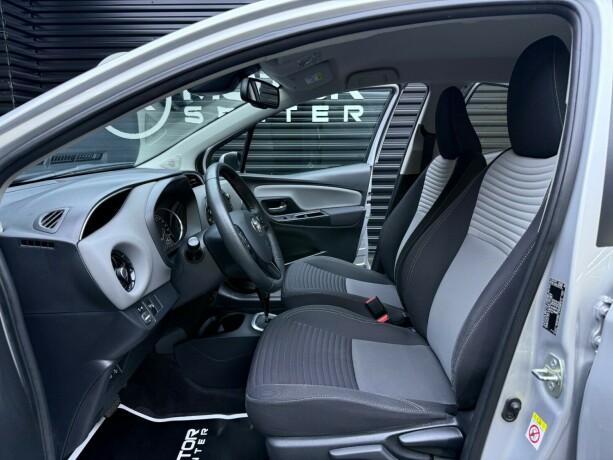 toyota-yaris-elektrisitetbensin-2019-big-25