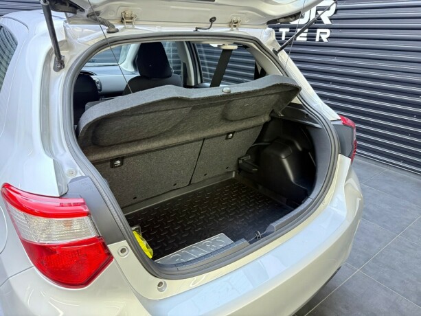 toyota-yaris-elektrisitetbensin-2019-big-29