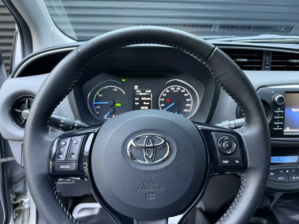 toyota-yaris-elektrisitetbensin-2019-big-13