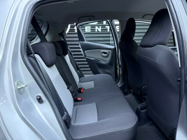 toyota-yaris-elektrisitetbensin-2019-big-28