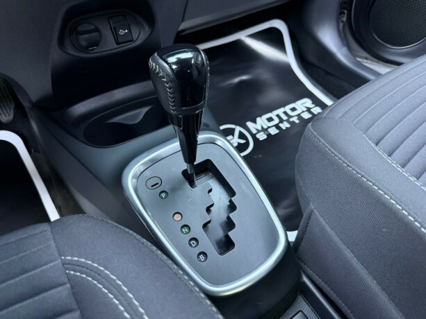 toyota-yaris-elektrisitetbensin-2019-big-23