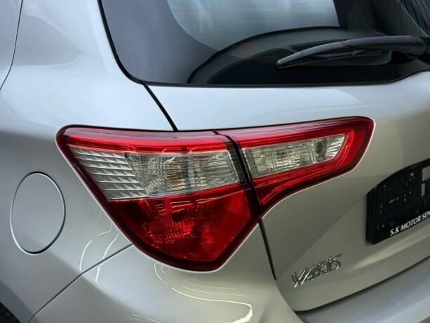 toyota-yaris-elektrisitetbensin-2019-big-7