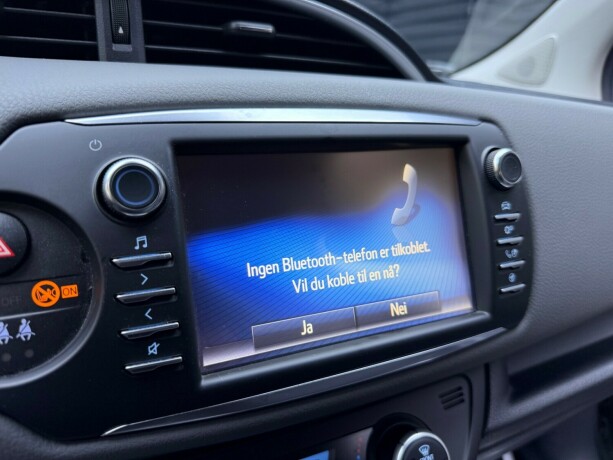 toyota-yaris-elektrisitetbensin-2019-big-20