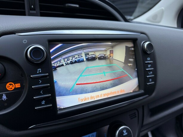 toyota-yaris-elektrisitetbensin-2019-big-16