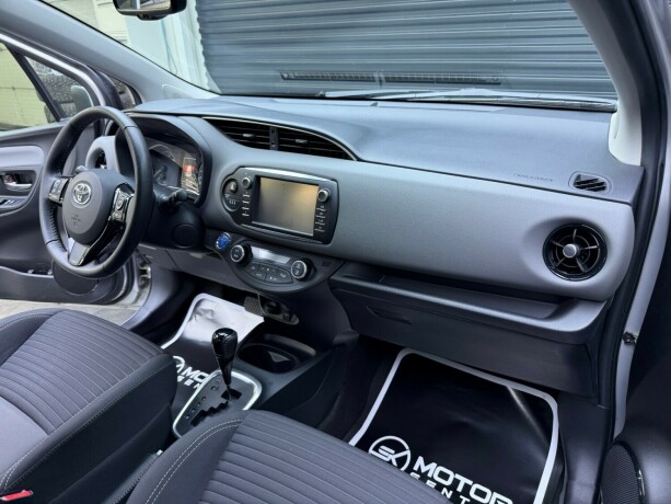 toyota-yaris-elektrisitetbensin-2019-big-11
