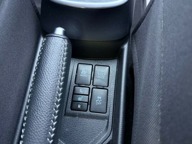 toyota-yaris-elektrisitetbensin-2019-big-24