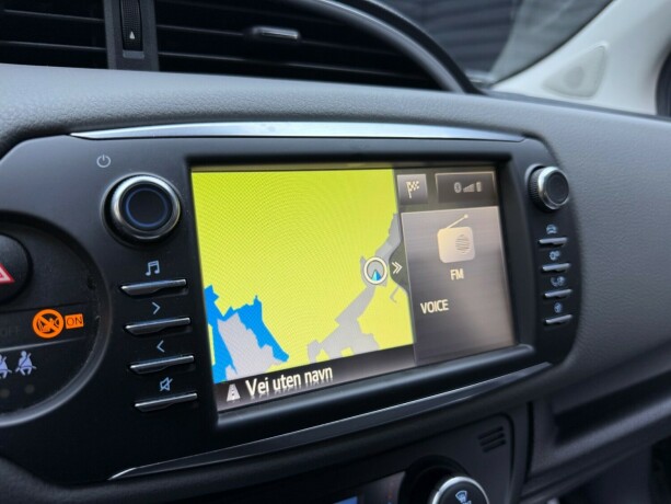 toyota-yaris-elektrisitetbensin-2019-big-15