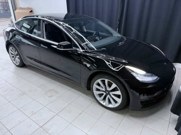 tesla-model-3-elektrisitet-2019-big-9