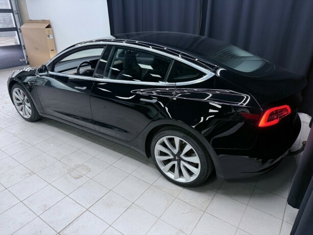 tesla-model-3-elektrisitet-2019-big-4