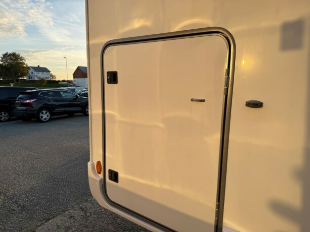burstner-bt7264-2-enkle-senger-senkeseng-vinterpakke-truma-6eh-gulvvarme-diesel-2018-big-62