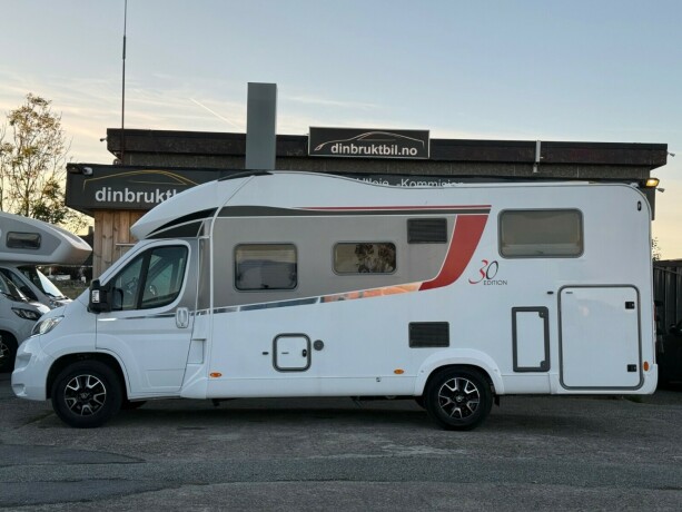 burstner-bt7264-2-enkle-senger-senkeseng-vinterpakke-truma-6eh-gulvvarme-diesel-2018-big-2