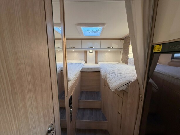 burstner-bt7264-2-enkle-senger-senkeseng-vinterpakke-truma-6eh-gulvvarme-diesel-2018-big-43