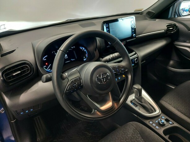 toyota-yaris-cross-elektrisitetbensin-2023-big-16