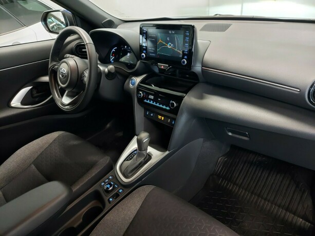 toyota-yaris-cross-elektrisitetbensin-2023-big-19
