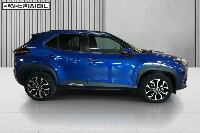 toyota-yaris-cross-elektrisitetbensin-2023-big-4