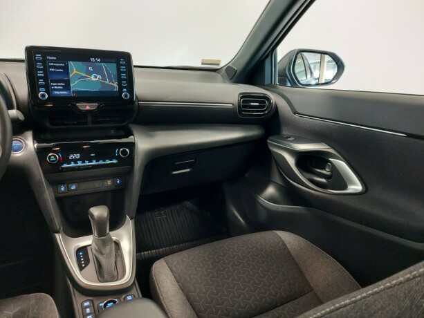 toyota-yaris-cross-elektrisitetbensin-2023-big-26
