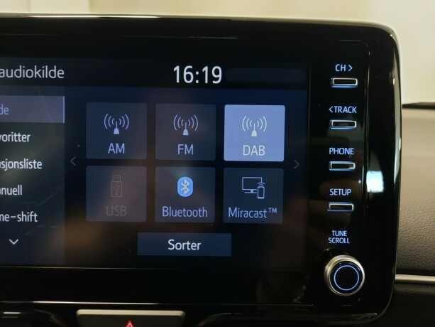 toyota-yaris-cross-elektrisitetbensin-2023-big-39
