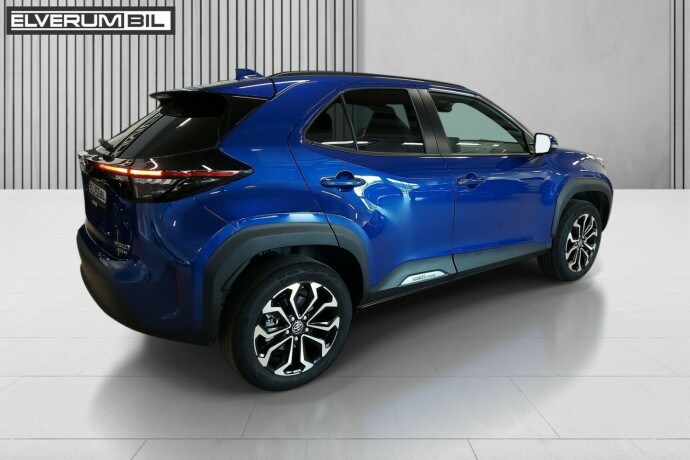 toyota-yaris-cross-elektrisitetbensin-2023-big-5