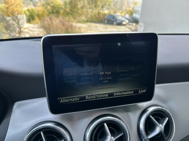 mercedes-benz-cla180-bensin-2015-big-26
