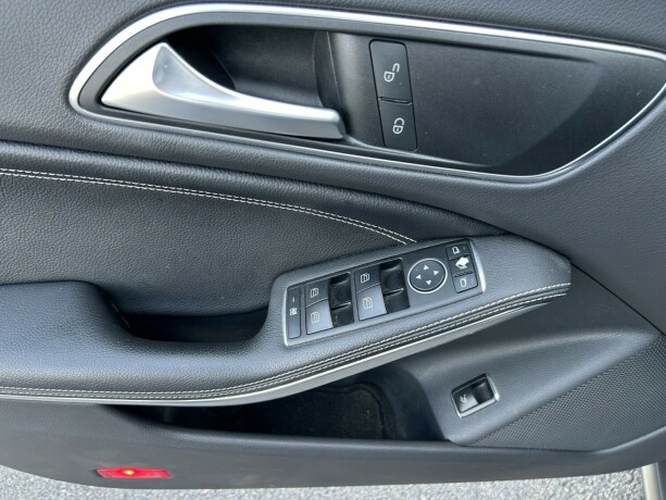 mercedes-benz-cla180-bensin-2015-big-15