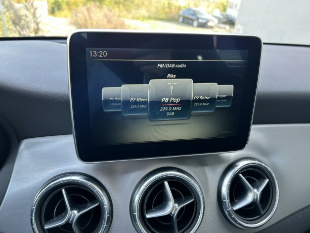 mercedes-benz-cla180-bensin-2015-big-24