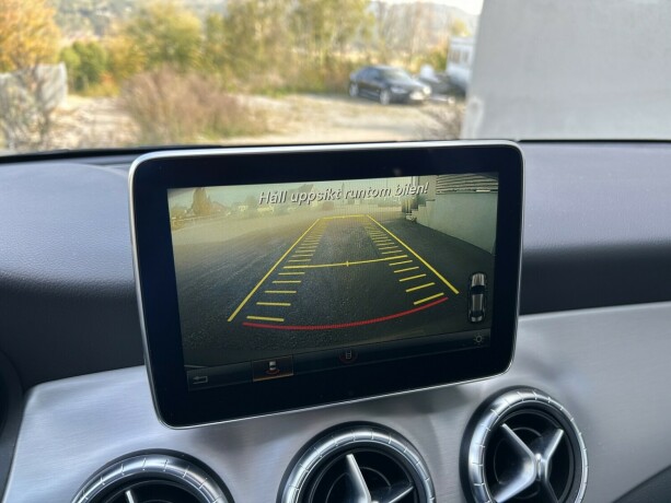 mercedes-benz-cla180-bensin-2015-big-25