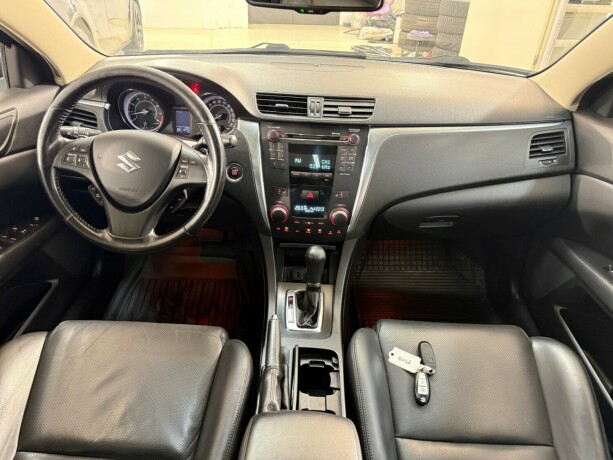 suzuki-kizashi-bensin-2010-big-9