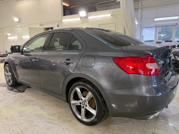 suzuki-kizashi-bensin-2010-big-5