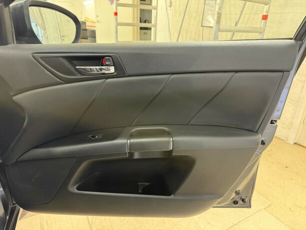 suzuki-kizashi-bensin-2010-big-19