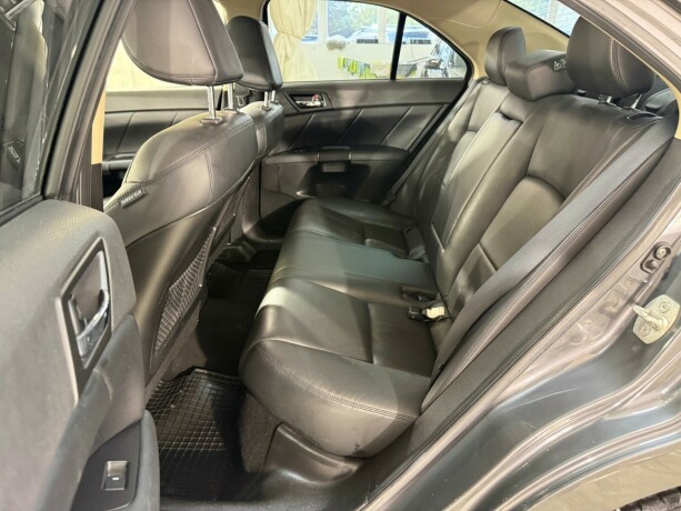 suzuki-kizashi-bensin-2010-big-25