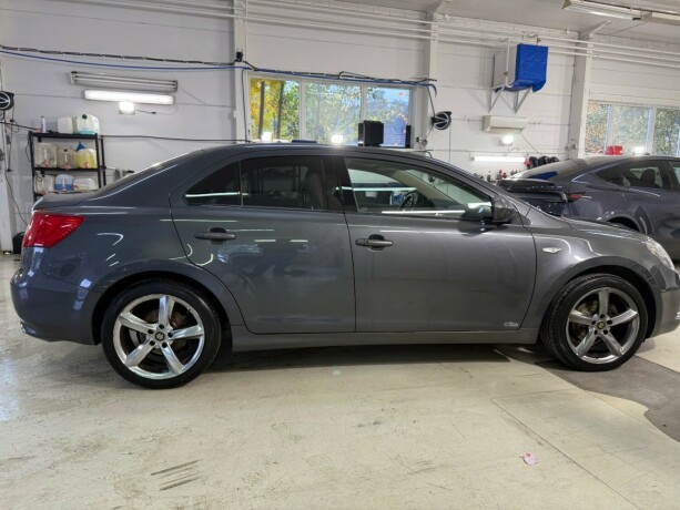 suzuki-kizashi-bensin-2010-big-2
