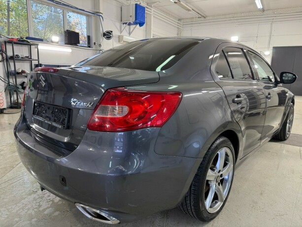 suzuki-kizashi-bensin-2010-big-3