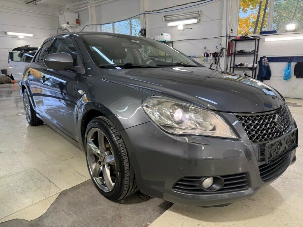 suzuki-kizashi-bensin-2010-big-1