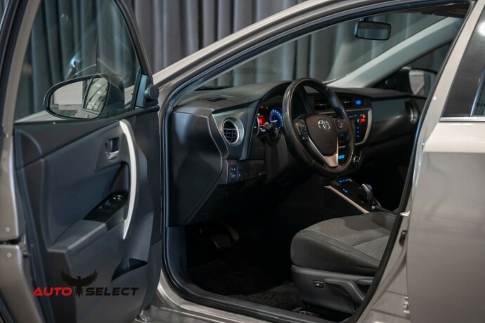 toyota-auris-elektrisitetbensin-2013-big-11
