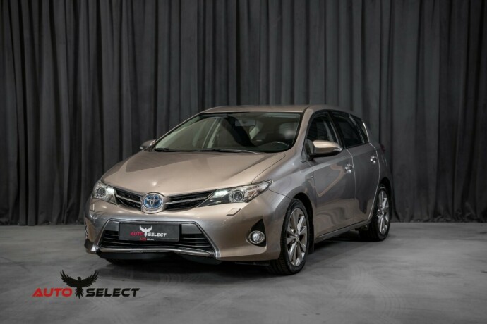 toyota-auris-elektrisitetbensin-2013-big-5