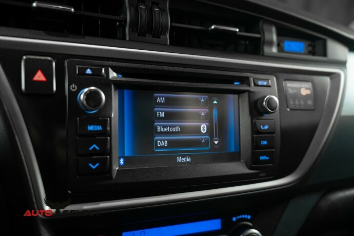 toyota-auris-elektrisitetbensin-2013-big-34