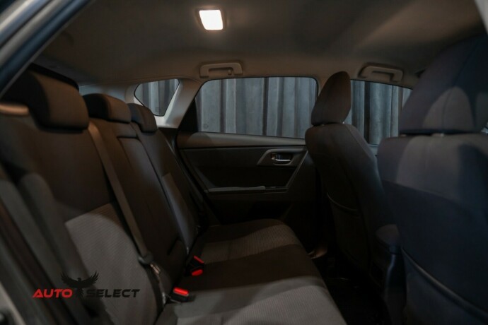 toyota-auris-elektrisitetbensin-2013-big-17