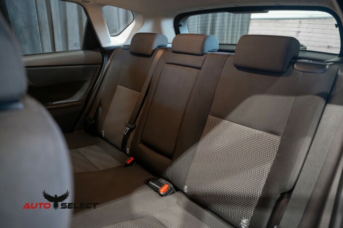 toyota-auris-elektrisitetbensin-2013-big-10