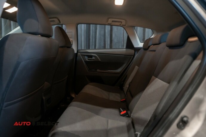 toyota-auris-elektrisitetbensin-2013-big-9